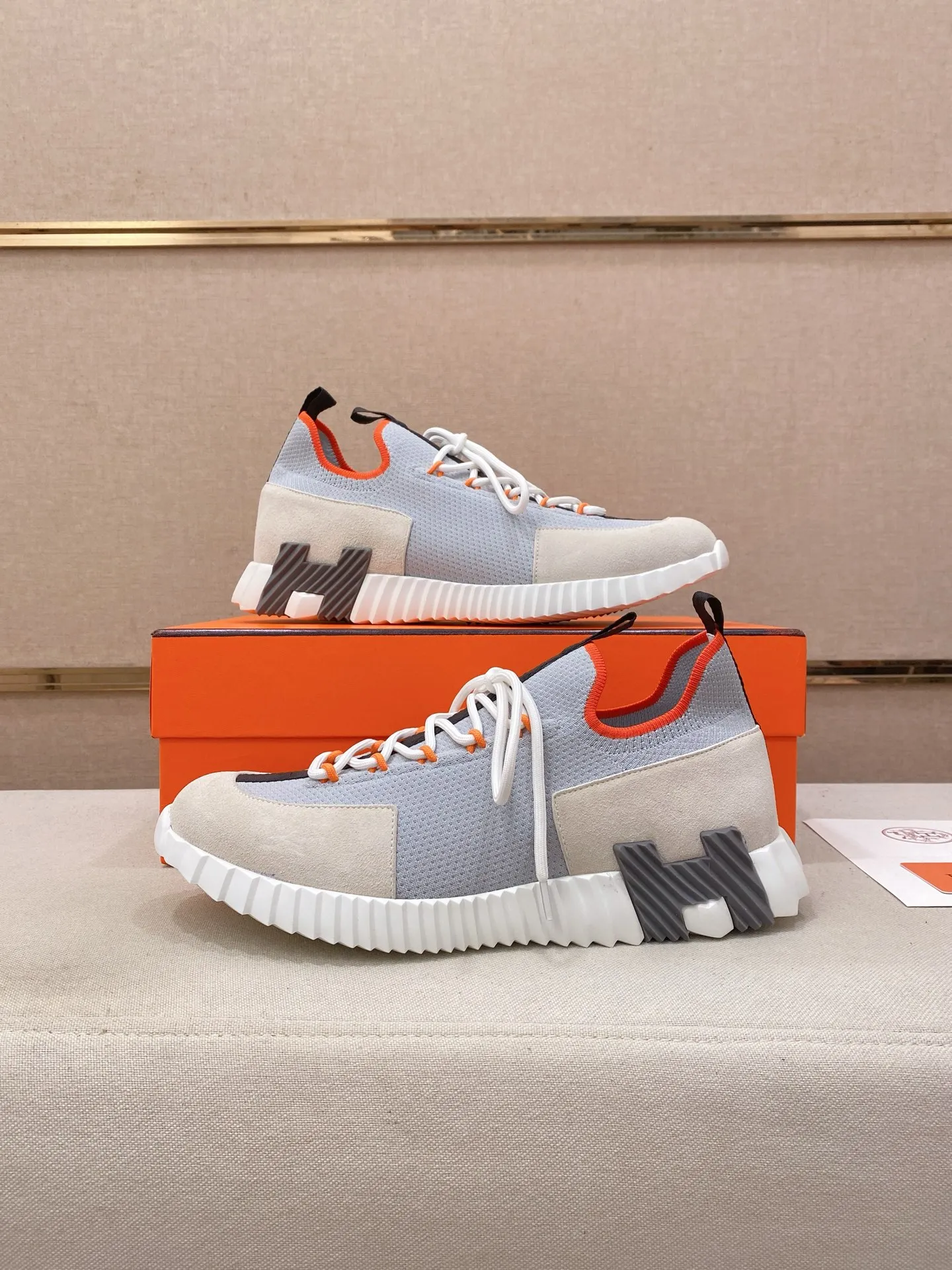 Men's clothing and shoes💰: 620💰《HERMES》【Classic Original Version】Hermès; Top 🔝 Purchasing Agency 🔍🔍Men's latest 🇺🇸 counters are on sale simultaneously, original imported from Italy ▲▲Silk cowhide with breathable fabric ▲▲ (high-end and expensive Qi·Grade) Exquisite workmanship (Italian 🇮🇹Imported water-dyed 🐂cowhide lining) Sole: Original sole provided by the original factory, ⚠️Exclusive double-layer activity·TPR·Rubber·Combined molded outsole; Super·comfortable·wear-resistant·non-slip·environmental protection The real thing is more beautiful if you take the real thing (high quality, follow the order), you can enter and exit the counter at will * Number of yards: 38·39·40·41·42·43·44# (can be customized 45.)